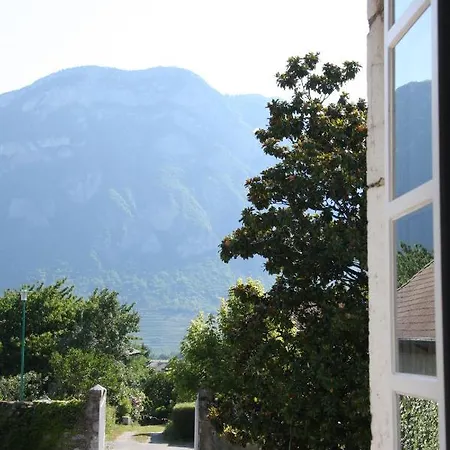 Chateau La Violette Bed and Breakfast